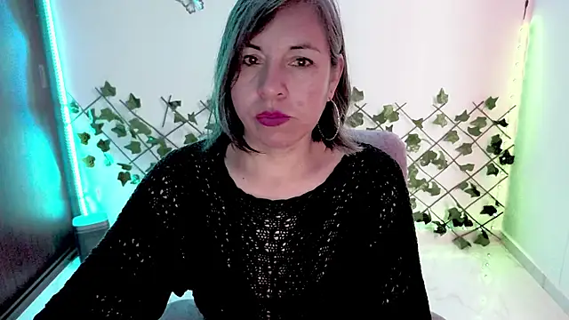 Snapshot of Lady_breaks_hearts chatting on February 2026 12:34:01 PM Lady breaks hearts online show from February 2026 12:34:01 PM