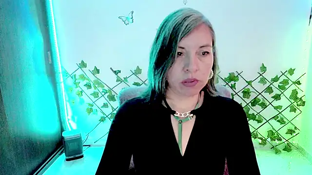 Snapshot of Lady_breaks_hearts chatting on February 2026 12:58:01 PM Lady breaks hearts online show from February 2026 12:58:01 PM