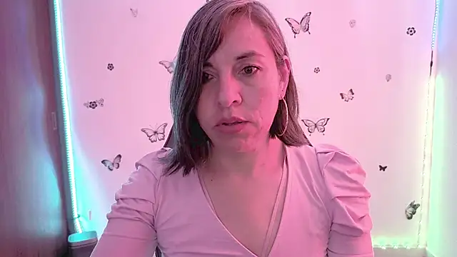 Snapshot of Lady_breaks_hearts chatting on February 2026 01:32:02 PM Lady breaks hearts online show from February 2026 01:32:02 PM