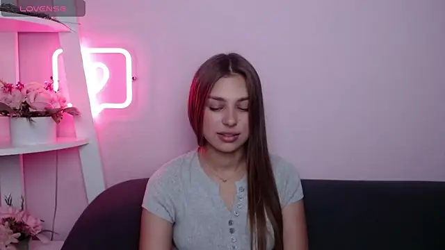 Snapshot of MilanaAngelAs chatting on June 2026 04:50:01 AM MilanaAngelAs online show from June 2026 04:50:01 AM