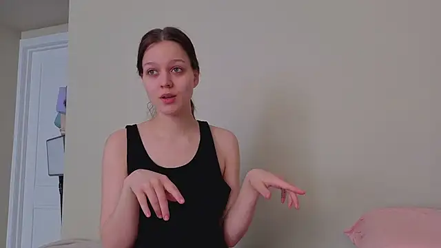 Addelin Moon online show from April 2026 09:57:02 AM