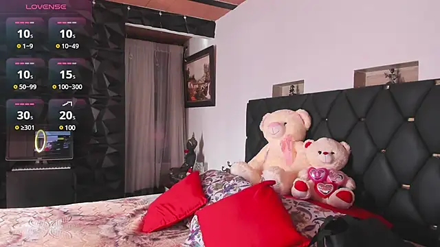 Snapshot of charlottemeyerr chatting on December 2024 01:39:01 PM charlottemeyerr online show from December 2024 01:39:01 PM