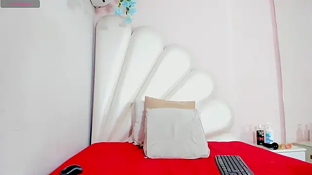 Lorena Hawkins online show from February 2025 01:40:02 PM