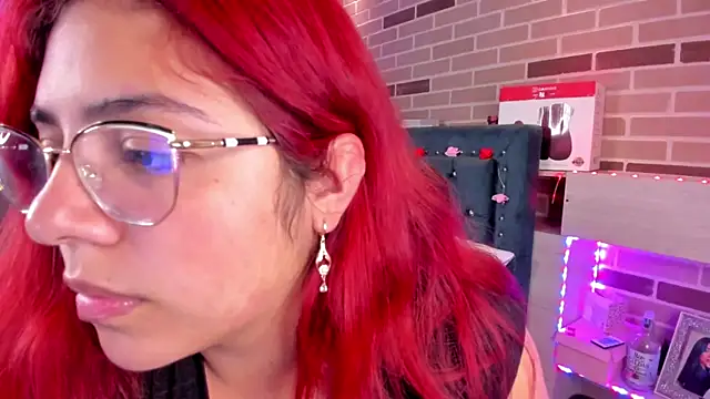 Snapshot of Rousse_Collinss chatting on December 2024 02:58:02 AM Rousse Collinss online show from December 2024 02:58:02 AM