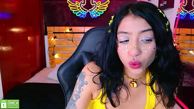 REDHOTTER  online show from April 2026 08:01:02 PM