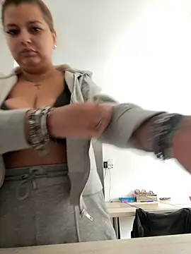 AllysonK online show from October 2025 10:44:01 AM