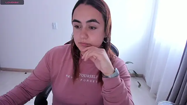 maryluna95 online show from April 2026 08:20:02 PM