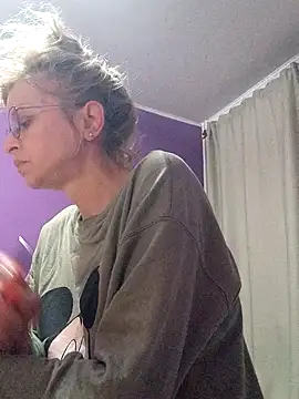 Snapshot of BritneyHudson chatting on November 2025 03:28:01 AM BritneyHudson online show from November 2025 03:28:01 AM