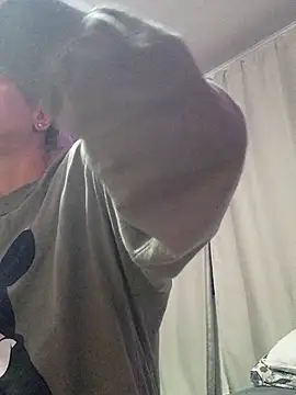 Snapshot of BritneyHudson chatting on November 2025 03:39:02 AM BritneyHudson online show from November 2025 03:39:02 AM