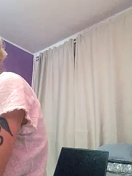 Snapshot of BritneyHudson chatting on December 2025 05:19:02 PM BritneyHudson online show from December 2025 05:19:02 PM