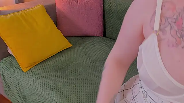 Snapshot of Tori_the_witch chatting on September 2025 05:31:01 AM Tori the witch online show from September 2025 05:31:01 AM