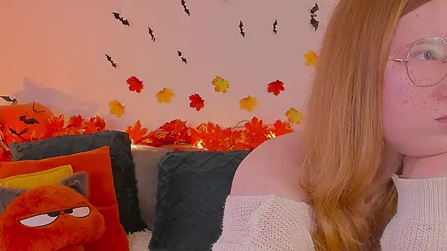 Snapshot of Tori_the_witch chatting on November 2025 06:34:02 AM Tori the witch online show from November 2025 06:34:02 AM