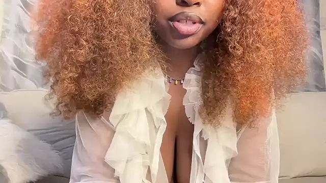 Snapshot of Chocolate_queen2 chatting on May 2026 07:48:02 AM Chocolate queen2 online show from May 2026 07:48:02 AM