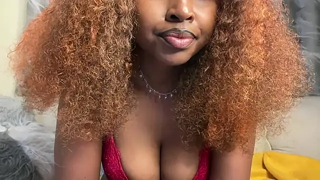 Snapshot of Chocolate_queen2 chatting on May 2026 01:24:01 AM Chocolate queen2 online show from May 2026 01:24:01 AM