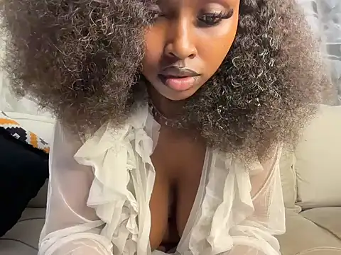 Snapshot of Chocolate_queen2 chatting on June 2026 03:42:01 AM Chocolate queen2 online show from June 2026 03:42:01 AM