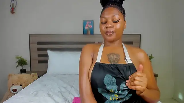 Snapshot of Renee-18 chatting on December 2024 05:07:02 AM Renee-18 online show from December 2024 05:07:02 AM