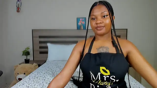 Snapshot of Renee-18 chatting on December 2024 05:48:02 AM Renee-18 online show from December 2024 05:48:02 AM