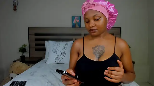 Snapshot of Renee-18 chatting on December 2024 02:49:02 AM Renee-18 online show from December 2024 02:49:02 AM