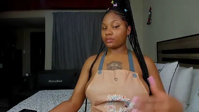 Snapshot of Renee-18 chatting on January 2025 11:43:01 PM Renee-18 online show from January 2025 11:43:01 PM