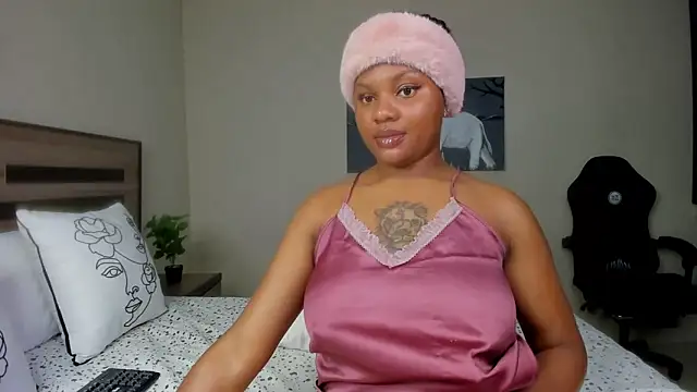 Snapshot of Renee-18 chatting on February 2025 06:15:01 AM Renee-18 online show from February 2025 06:15:01 AM