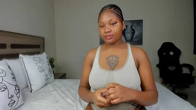 Snapshot of Renee-18 chatting on February 2025 03:50:02 AM Renee-18 online show from February 2025 03:50:02 AM