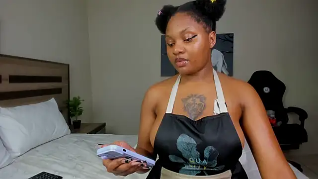 Snapshot of Renee-18 chatting on February 2025 07:52:02 PM Renee-18 online show from February 2025 07:52:02 PM