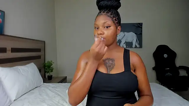 Snapshot of Renee-18 chatting on February 2025 01:48:02 AM Renee-18 online show from February 2025 01:48:02 AM