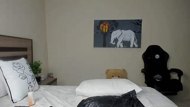 Snapshot of Renee-18 chatting on March 2025 09:59:01 PM Renee-18 online show from March 2025 09:59:01 PM