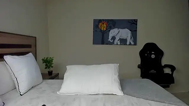 Snapshot of Renee-18 chatting on September 2025 10:32:02 PM Renee-18 online show from September 2025 10:32:02 PM