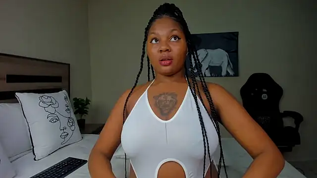 Snapshot of Renee-18 chatting on October 2025 12:45:01 AM Renee-18 online show from October 2025 12:45:01 AM