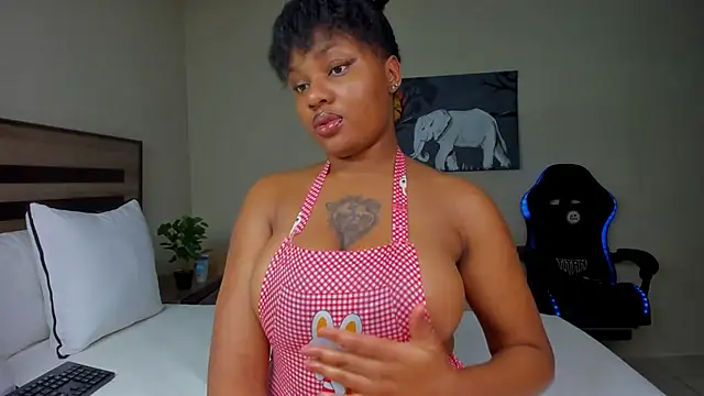 Snapshot of Renee-18 chatting on November 2025 11:18:02 PM Renee-18 online show from November 2025 11:18:02 PM