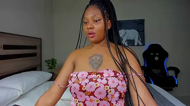 Snapshot of Renee-18 chatting on November 2025 04:55:02 AM Renee-18 online show from November 2025 04:55:02 AM