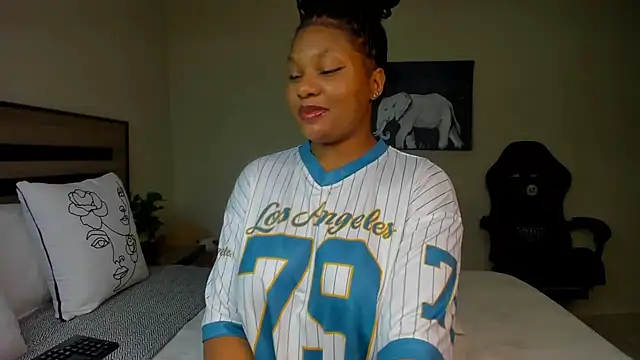 Snapshot of Renee-18 chatting on November 2025 10:20:01 PM Renee-18 online show from November 2025 10:20:01 PM