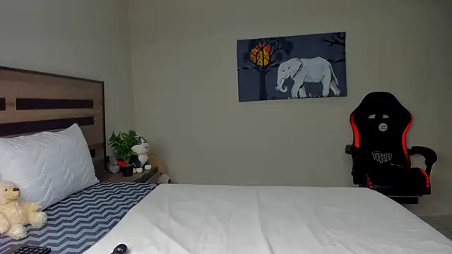 Snapshot of Renee-18 chatting on December 2025 01:22:02 AM Renee-18 online show from December 2025 01:22:02 AM