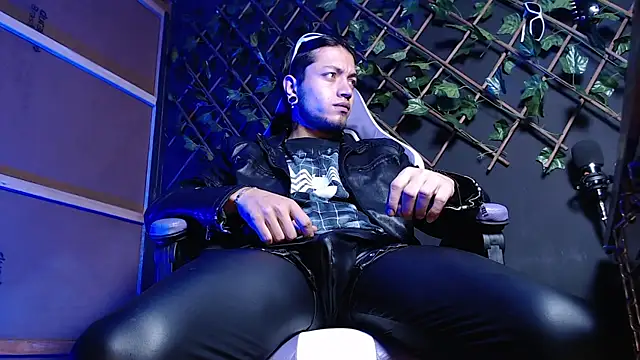 Snapshot of Dicaprioo_ chatting on December 2025 07:50:02 AM Dicaprioo online show from December 2025 07:50:02 AM