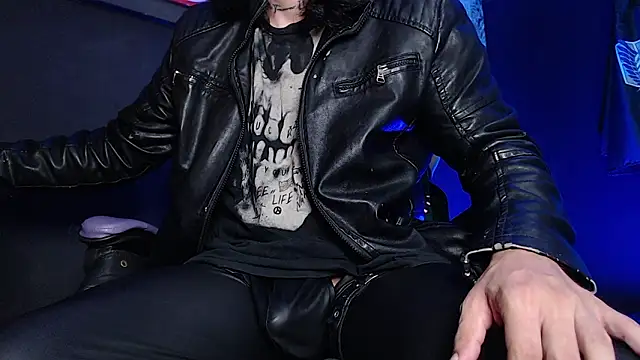 Snapshot of Dicaprioo_ chatting on February 2026 07:01:01 AM Dicaprioo online show from February 2026 07:01:01 AM