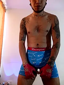 Snapshot of Dicaprioo_ chatting on February 2026 04:07:02 PM Dicaprioo online show from February 2026 04:07:02 PM