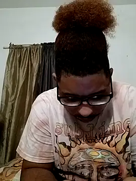 Snapshot of Dj-yefri-pauta chatting on February 2025 11:48:01 PM Dj-yefri-pauta online show from February 2025 11:48:01 PM