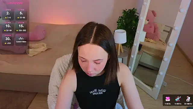 Hayle Hill online show from March 2025 02:21:02 AM