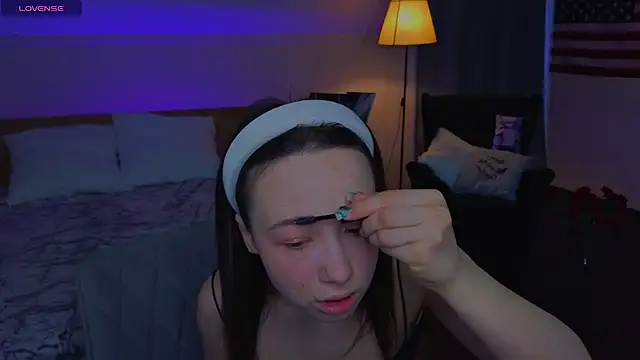 Hayle Hill online show from March 2026 02:06:02 AM