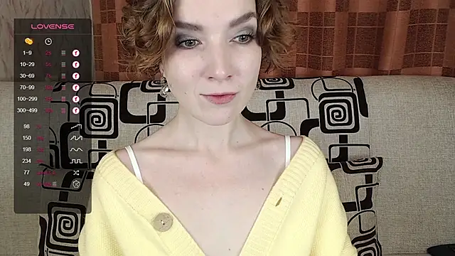 Snapshot of TinaWince chatting on November 2025 04:49:01 AM TinaWince online show from November 2025 04:49:01 AM