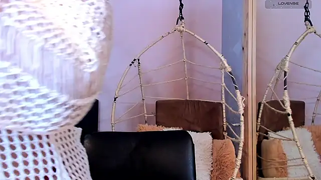 Snapshot of _alaiasmile_ chatting on November 2025 04:33:01 PM alaiasmile online show from November 2025 04:33:01 PM