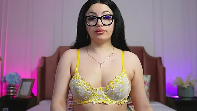 LisaRaee online show from May 2026 04:30:02 AM