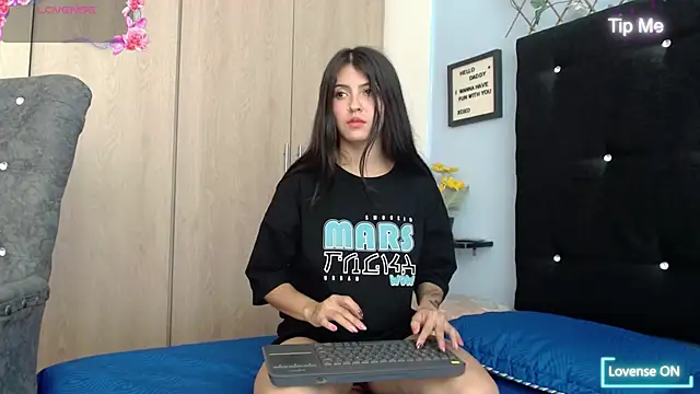 Snapshot of evatits_1 chatting on November 2025 01:59:02 PM evatits 1 online show from November 2025 01:59:02 PM