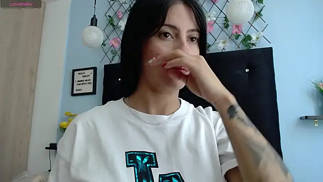 Snapshot of evatits_1 chatting on December 2025 01:27:01 PM evatits 1 online show from December 2025 01:27:01 PM