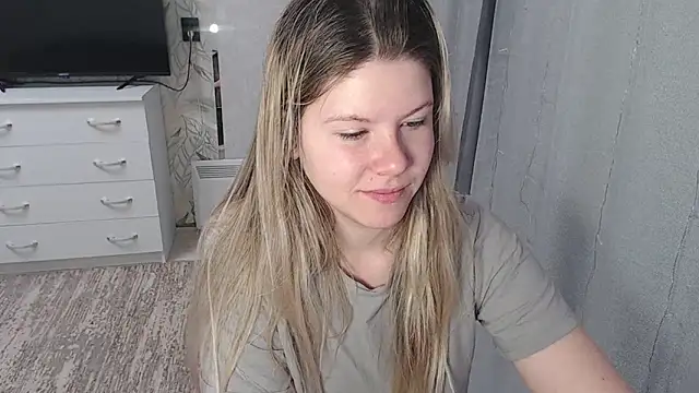 Snapshot of MelissaXKinky chatting on February 2025 02:19:01 AM MelissaXKinky online show from February 2025 02:19:01 AM