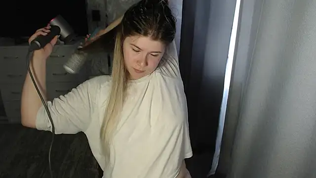 Snapshot of MelissaXKinky chatting on March 2025 09:42:01 AM MelissaXKinky online show from March 2025 09:42:01 AM