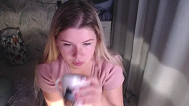 Snapshot of MelissaXKinky chatting on September 2025 05:46:02 PM MelissaXKinky online show from September 2025 05:46:02 PM