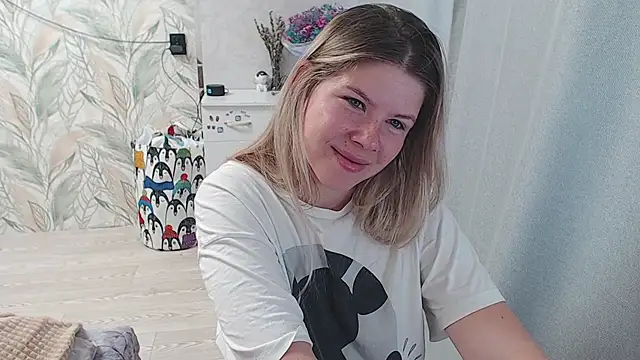 Snapshot of MelissaXKinky chatting on September 2025 02:57:02 AM MelissaXKinky online show from September 2025 02:57:02 AM