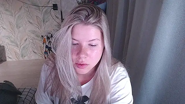 Snapshot of MelissaXKinky chatting on September 2025 06:34:01 PM MelissaXKinky online show from September 2025 06:34:01 PM